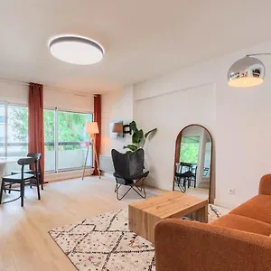 Spacious With Balcony And Parking La Madeleine (Nord)